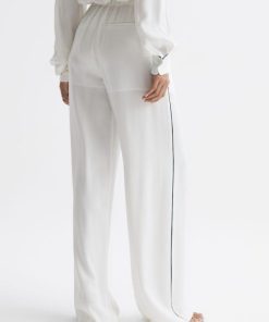 Weddingguestguide.shop27426d0c02 6