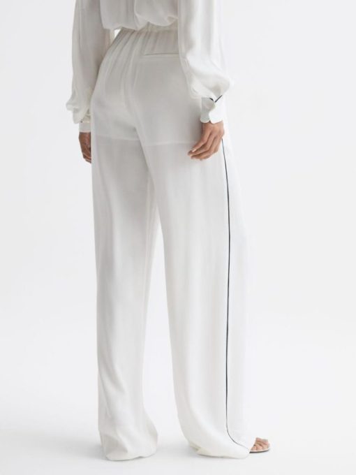 Weddingguestguide.shop27426d0c02 6