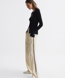 Weddingguestguide.shop5ca51014e8 3