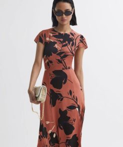 Weddingguestguide.shopf39c970217 1